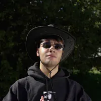 收听 undefined、观看音乐视频、阅读小传、查看巡演日期等 ！