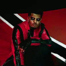 Kairi dinle, müzik videolarını izle, biyografisini oku, tur tarihlerini ve daha fazlasını gör!