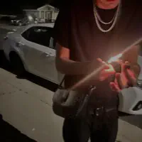 聆聽 undefined、觀看音樂影片、閱讀小傳、查看巡演日期等！