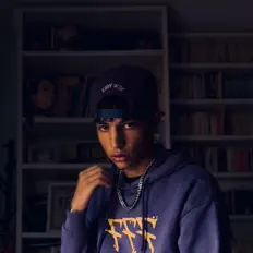 Escucha a ym, mira videos musicales, lee su biografía, consulta las fechas de las gira y más.