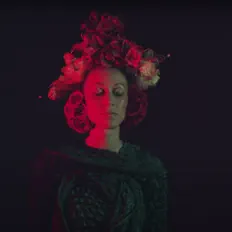 Karami을(를) 듣고, 뮤직 비디오를 보고, 약력을 읽고, 투어 일정 등을 확인하세요!