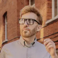 收听 undefined、观看音乐视频、阅读小传、查看巡演日期等 ！