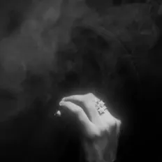 Hör dir KayUpNext an, schau dir Musikvideos an, lies die Biografie, finde Tourdaten und mehr!