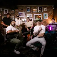 Hör dir undefined an, schau dir Musikvideos an, lies die Biografie, finde Tourdaten und mehr!