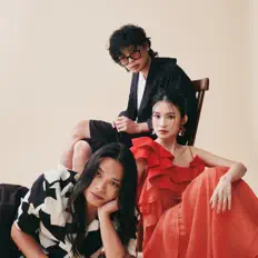 Dengarkan MoonD'shake, tonton video musik, baca bio, lihat tanggal tur & lainnya!