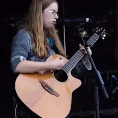 Posłuchaj wykonawcy Hazel Meades, obejrzyj teledyski, przeczytaj biografię, zobacz daty tras koncertowych i nie tylko!