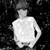 收听 undefined、观看音乐视频、阅读小传、查看巡演日期等 ！