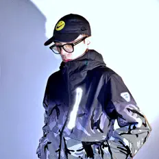 Yoki을(를) 듣고, 뮤직 비디오를 보고, 약력을 읽고, 투어 일정 등을 확인하세요!