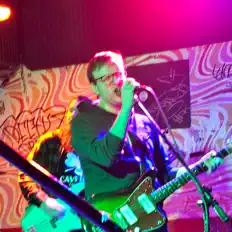 Into the Lightを聴いたり、ミュージックビデオを鑑賞したり、経歴やツアー日程などを確認したりしましょう！