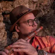 Poslechněte si interpreta Praful, sledujte hudební videa, přečtěte si životopis, podívejte se na data turné a další informace.