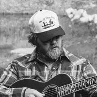 undefinedを聴いたり、ミュージックビデオを鑑賞したり、経歴やツアー日程などを確認したりしましょう！