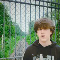 Ouve undefined, vê vídeos de música, lê a biografia, vê as datas da digressão e muito mais!