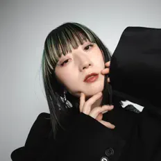 Poslechněte si interpreta Carefree Asian, sledujte hudební videa, přečtěte si životopis, podívejte se na data turné a další informace.