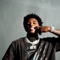 聆聽 undefined、觀看音樂影片、閱讀小傳、查看巡演日期等！