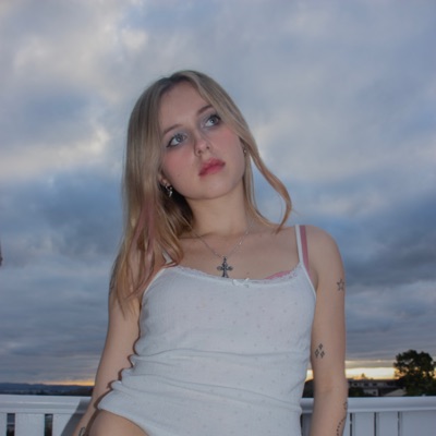 Listen to Heidi Simpson, watch music videos, read bio, see tour dates & more!