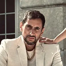 Dengarkan Moudjad, tonton video musik, baca bio, lihat tanggal tur & lainnya!