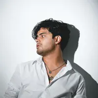Escucha a undefined, mira vídeos musicales, lee la biografía, consulta fechas de giras y mucho más.