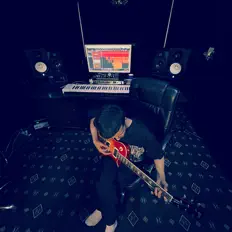 Hör dir Combee Prod an, schau dir Musikvideos an, lies die Biografie, finde Tourdaten und mehr!