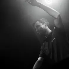 Ouça Falden, assista a videoclipes, leia a biografia, veja as datas das turnês e mais!