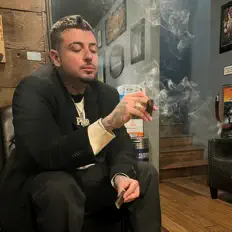 收听 Jay Greene、观看音乐视频、阅读小传、查看巡演日期等 ！