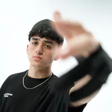 Poslechněte si interpreta Dakz, sledujte hudební videa, přečtěte si životopis, podívejte se na data turné a další informace.