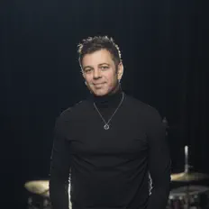 收听 Duffmusiq、观看音乐视频、阅读小传、查看巡演日期等 ！