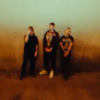 收听 undefined、观看音乐视频、阅读小传、查看巡演日期等 ！