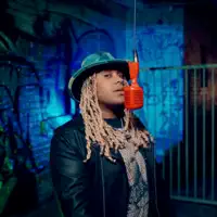 Ouve undefined, vê vídeos de música, lê a biografia, vê as datas da digressão e muito mais!