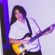 Escucha a SHEL, mira videos musicales, lee su biografía, consulta las fechas de las gira y más.