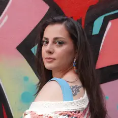 Pelin Canを聴いたり、ミュージックビデオを鑑賞したり、経歴やツアー日程などを確認したりしましょう！