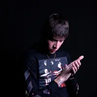 收听 undefined、观看音乐视频、阅读小传、查看巡演日期等 ！