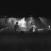 Escucha a undefined, mira videos musicales, lee su biografía, consulta las fechas de las gira y más.