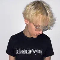 Luister naar undefined, bekijk muziekvideo's, lees de bio, bekijk de tourdata, en meer!