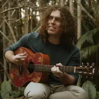 Escucha a undefined, mira vídeos musicales, lee la biografía, consulta fechas de giras y mucho más.