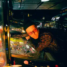 Escucha a Redlands, mira videos musicales, lee su biografía, consulta las fechas de las gira y más.