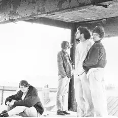 Ascolta Joanna, guarda video musicali, leggi la biografia, vedi le date del tour & altro!