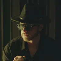 Ouve undefined, vê vídeos de música, lê a biografia, vê as datas da digressão e muito mais!