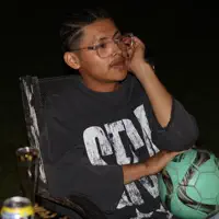 undefined을(를) 듣고, 뮤직 비디오를 보고, 약력을 읽고, 투어 일정 등을 확인하세요!