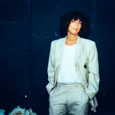 Ouve Léonie Pernet, vê vídeos de música, lê a biografia, vê as datas da digressão e muito mais!