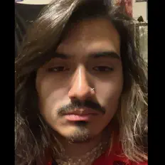 Écoutez YONOSEALO, regardez des vidéoclips, lisez la biographie, consultez les dates de tournée et plus encore !