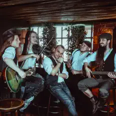 Mythemia dinle, müzik videolarını izle, biyografisini oku, tur tarihlerini ve daha fazlasını gör!
