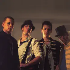 Incase सुनें, म्यूज़िक वीडियो देखें, बायो पढ़ें, दौरे की तारीखें और बहुत कुछ देखें!