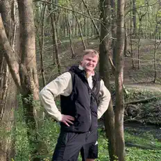 Posłuchaj wykonawcy Robinzon, obejrzyj teledyski, przeczytaj biografię, zobacz daty tras koncertowych i nie tylko!