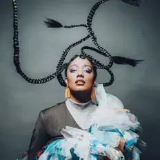 Escucha a Zakiyyah, mira videos musicales, lee su biografía, consulta las fechas de las gira y más.