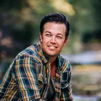 undefined सुनें, म्यूज़िक वीडियो देखें, बायो पढ़ें, दौरे की तारीखें और बहुत कुछ देखें!