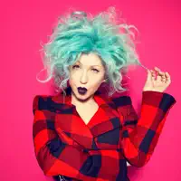 Ascolta undefined, guarda video musicali, leggi la biografia, vedi le date del tour & altro!