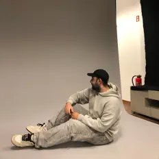 Poslechněte si interpreta Averagaint, sledujte hudební videa, přečtěte si životopis, podívejte se na data turné a další informace.