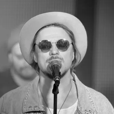 Listen to Garlev, watch music videos, read bio, see tour dates & more!