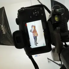 Poslechněte si interpreta Kalys, sledujte hudební videa, přečtěte si životopis, podívejte se na data turné a další informace.