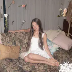 Poslechněte si interpreta Yami Safdie, sledujte hudební videa, přečtěte si životopis, podívejte se na data turné a další informace.